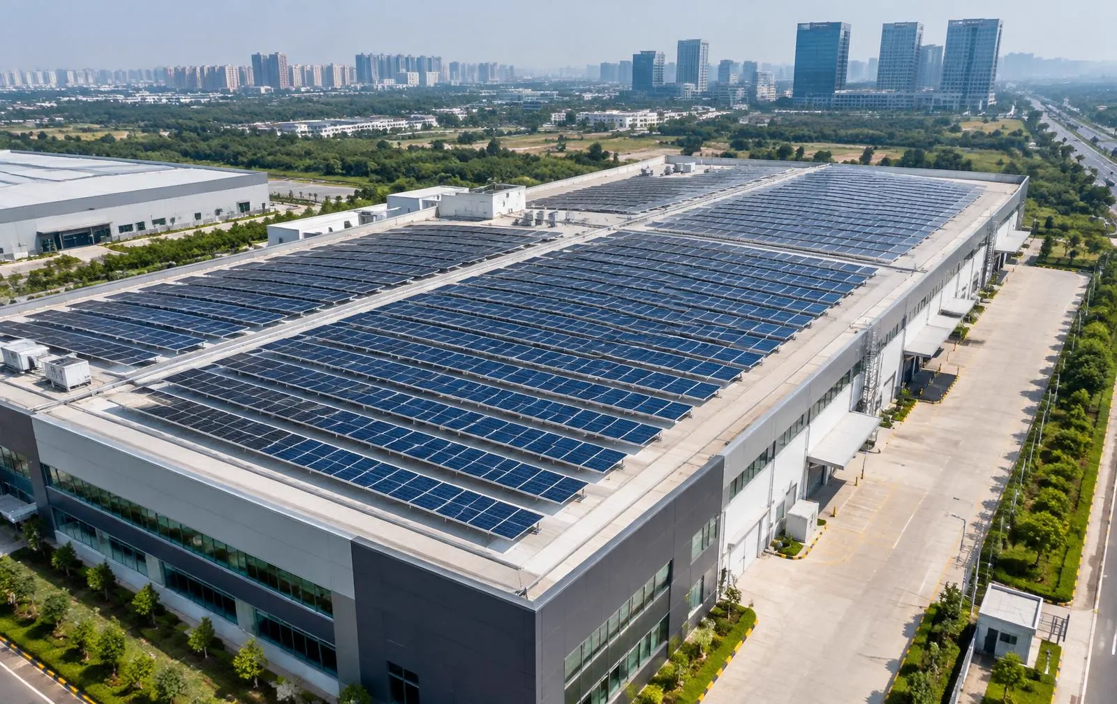 Rooftop solar array on a commercial warehouse in Gurugram